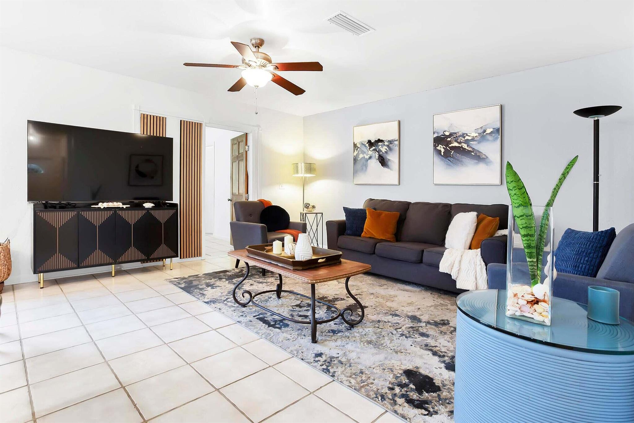 CRYSTAL LAKE 4TH SEC - Residential Lease