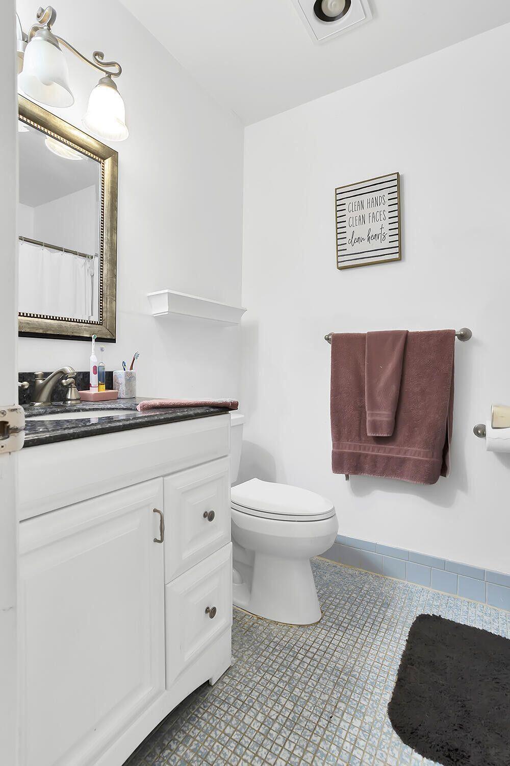 CRYSTAL LAKE 4TH SEC - Residential Lease