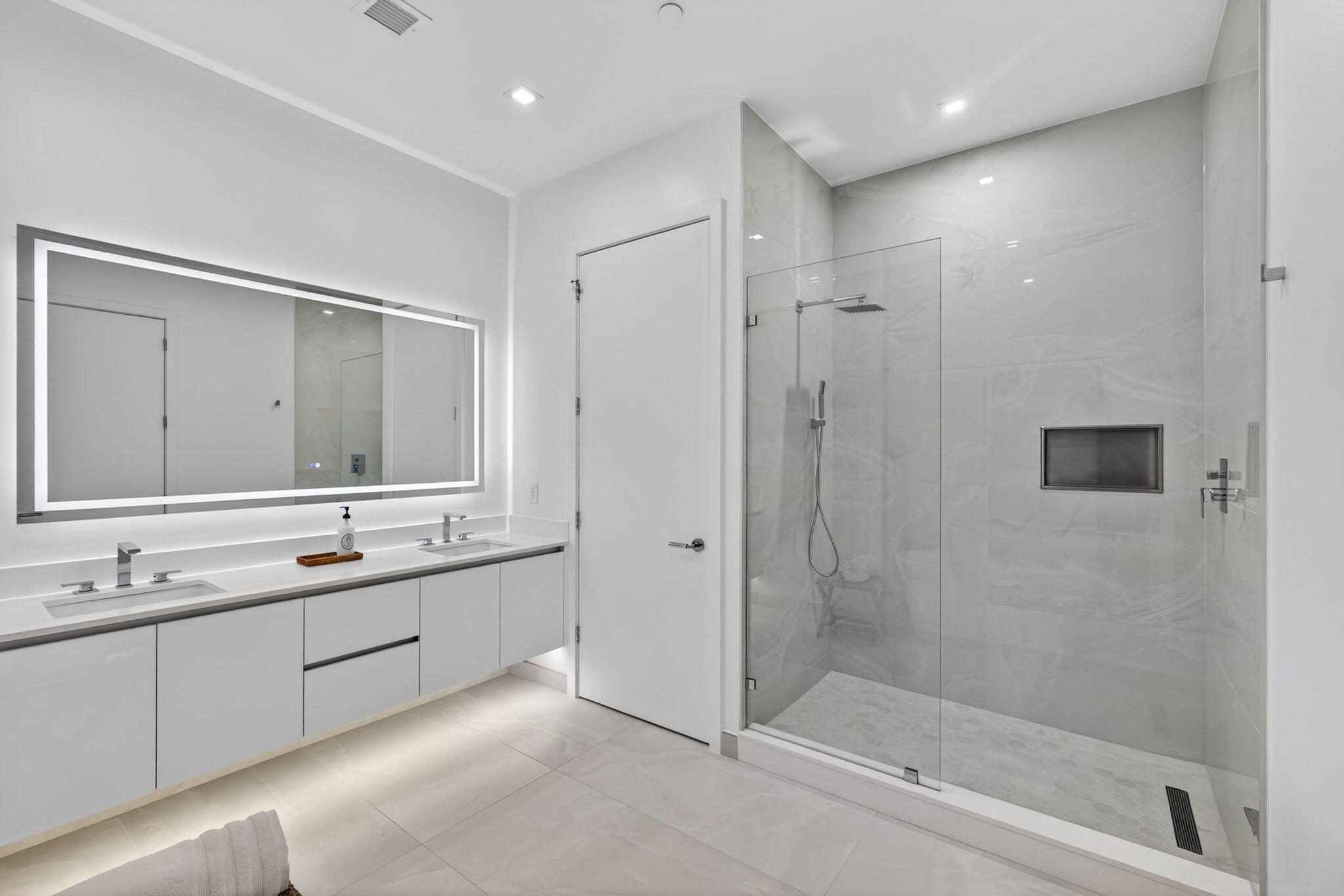 NAUTILUS 220 CONDO - Residential