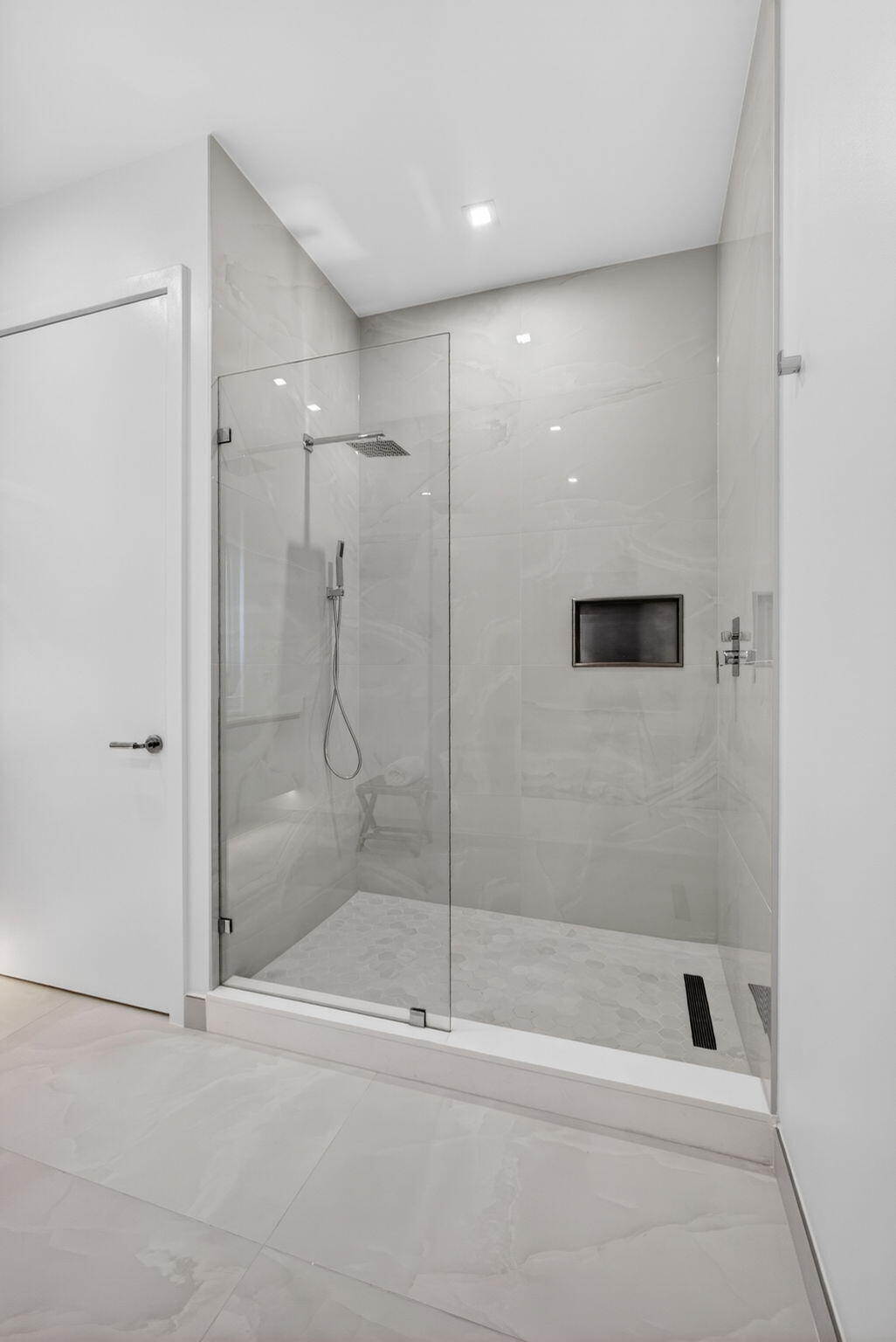 NAUTILUS 220 CONDO - Residential