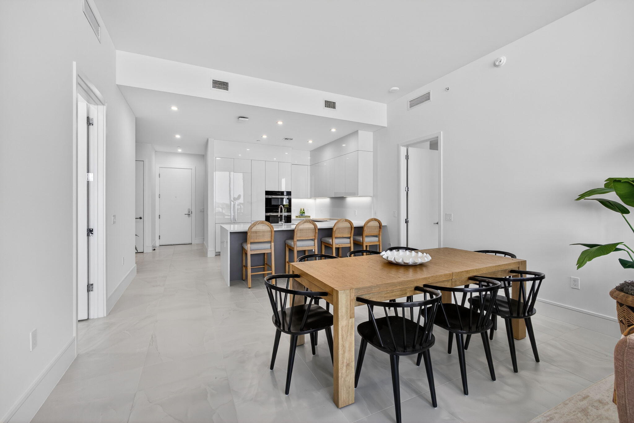 NAUTILUS 220 CONDO - Residential