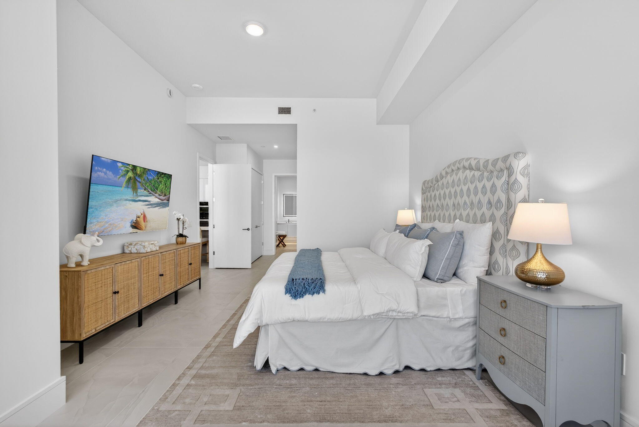 NAUTILUS 220 CONDO - Residential