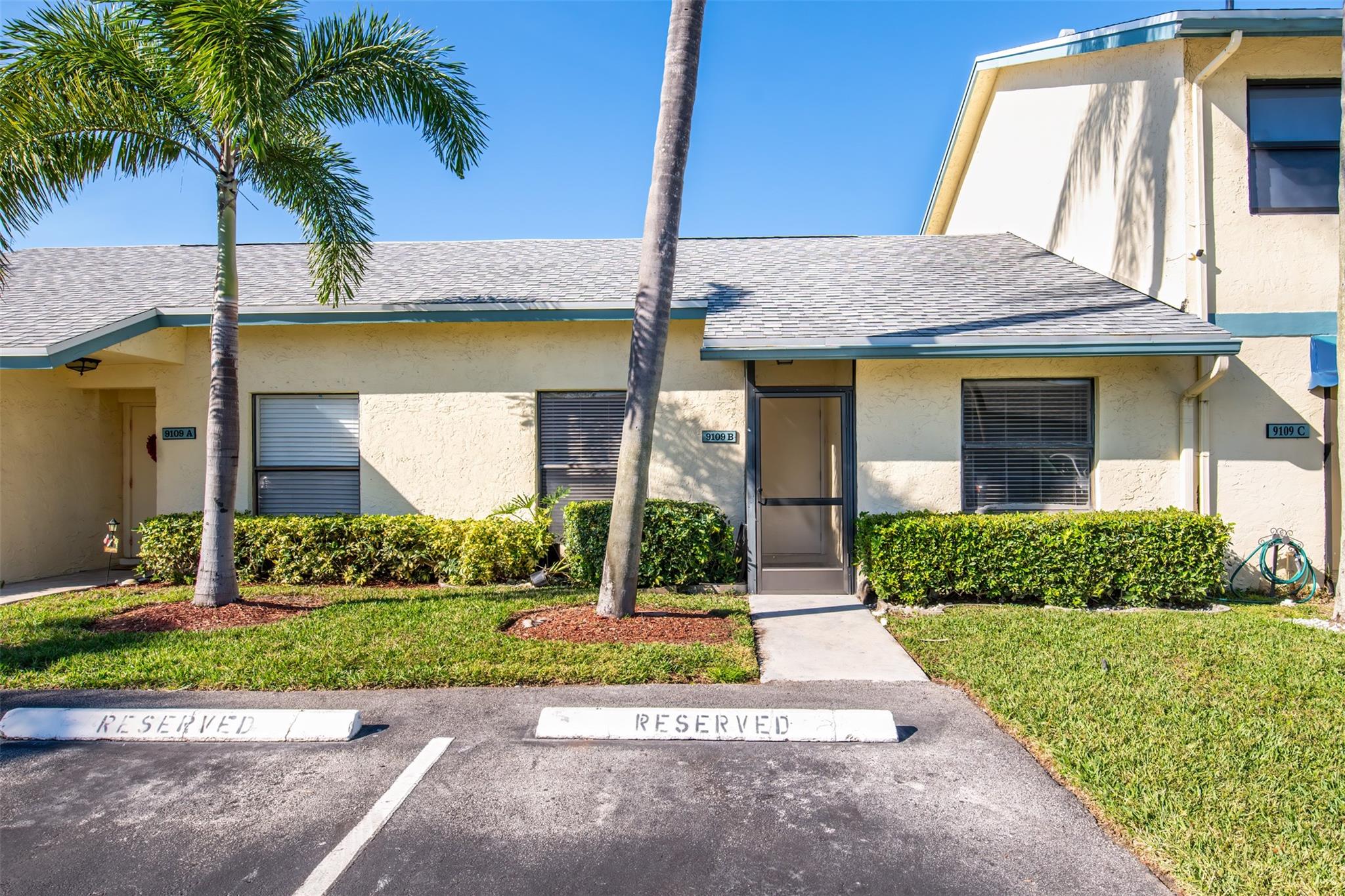 3 bed 2 bath villa with vaulted ceilings. Painted in neutral colors with remodeled kitchen, bathrooms, floors, and stainless steel appliances. Screened courtyard, washer/dryer in unit. Community pool.
