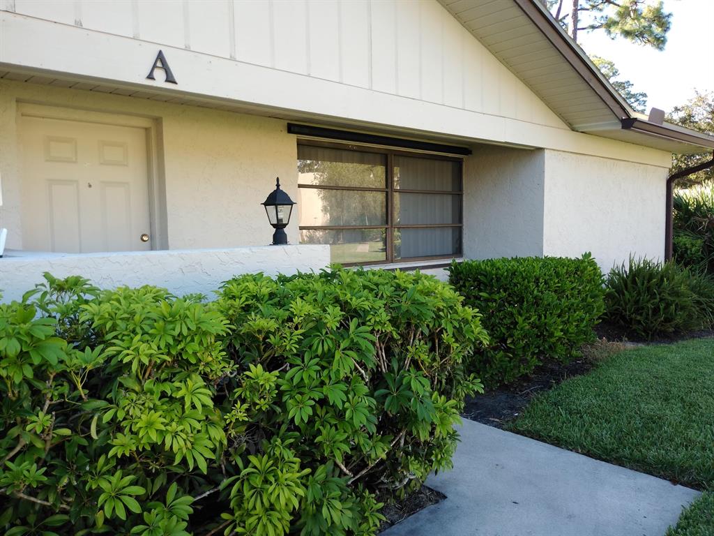 Two Bedroom, Two Bath end unit in the desirable Gated community of Surrey Woods. Newly tiled throughout and freshly painted. This unit has a designated, covered carport and is conveniently located near the community pool, racquetball and tennis courts. Near the College Campus too!