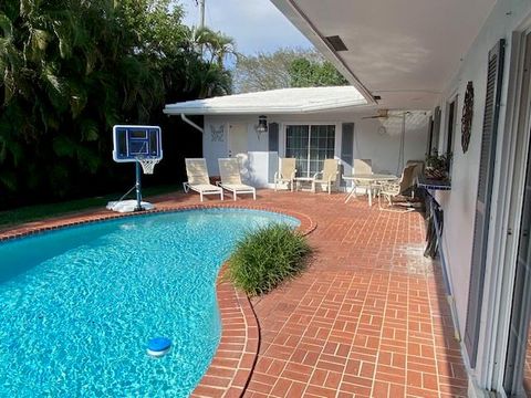Single Family Residence in Fort Lauderdale FL 6101 19th Ave Ave 3.jpg