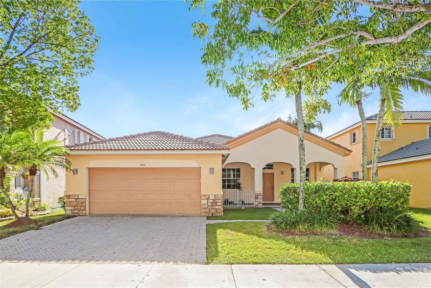 Beautiful one story 4/3 home with lake. Split floor plan. Laminate flooring in bedrooms.