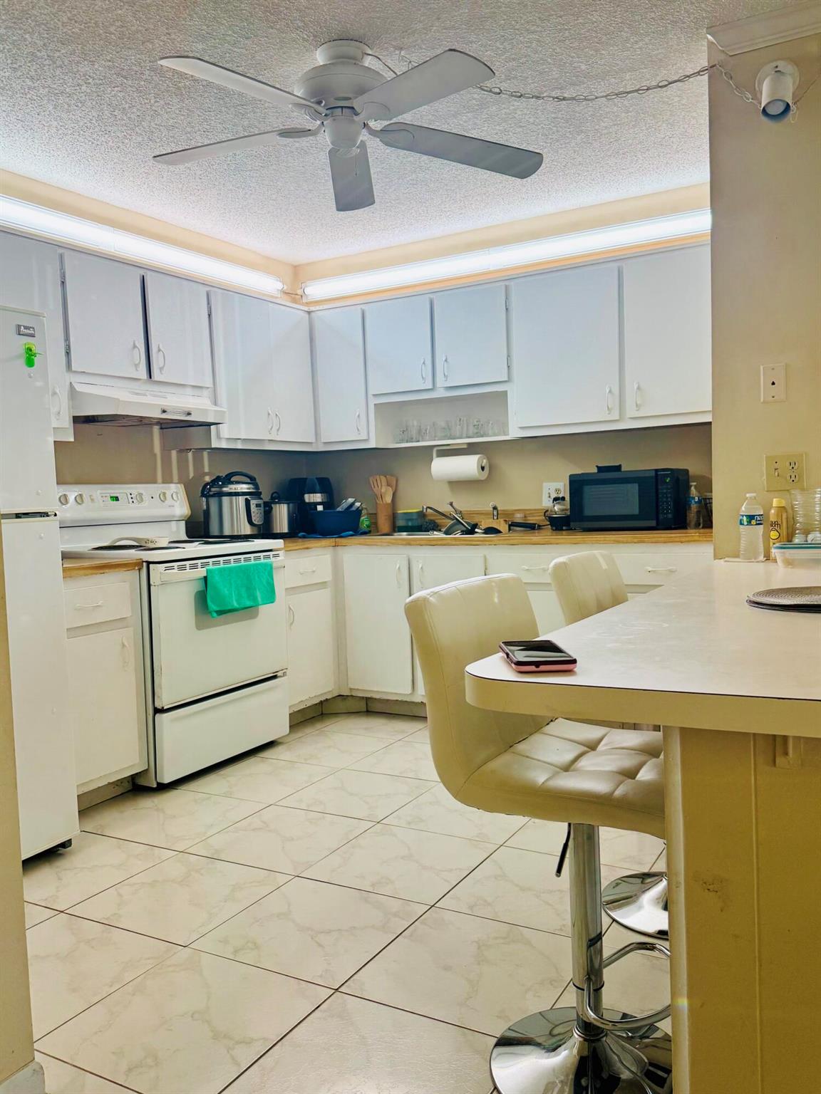 LA PINATA COND NO 1,2 & 3 - Residential Lease