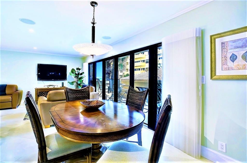 BEACH HOUSE CONDO - Residential