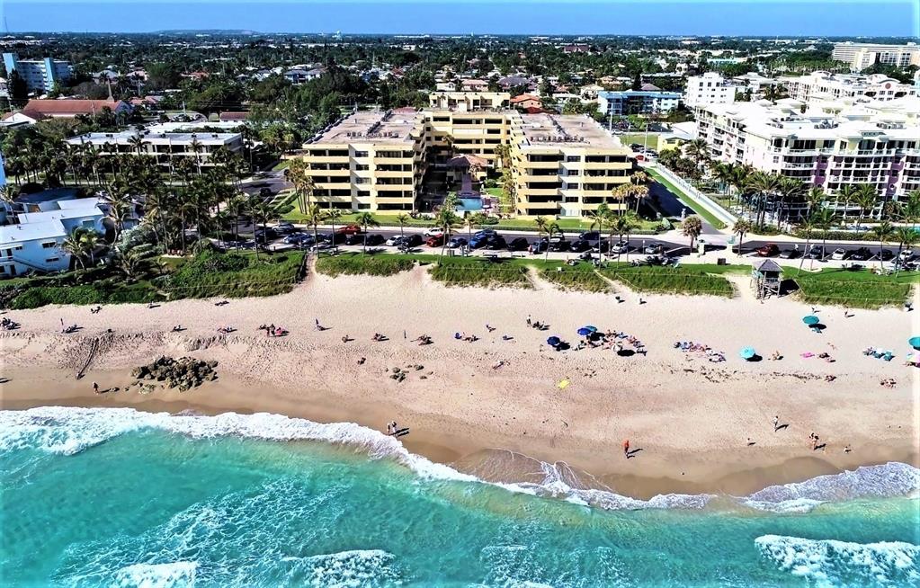 BEACH HOUSE CONDO - Residential