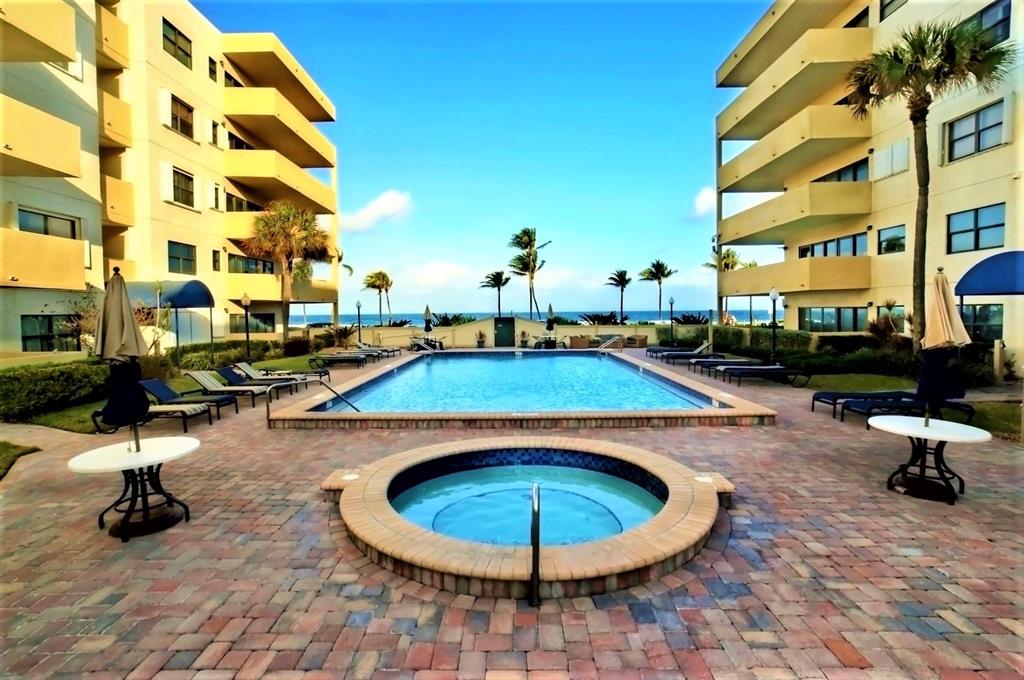 BEACH HOUSE CONDO - Residential