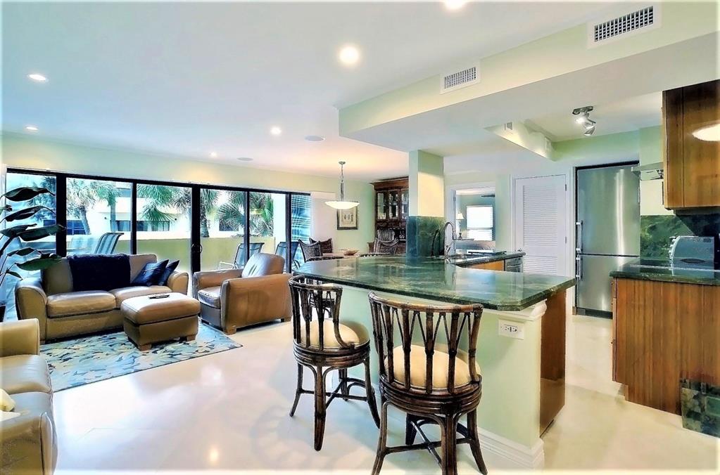 BEACH HOUSE CONDO - Residential