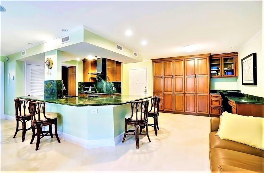 BEACH HOUSE CONDO - Residential