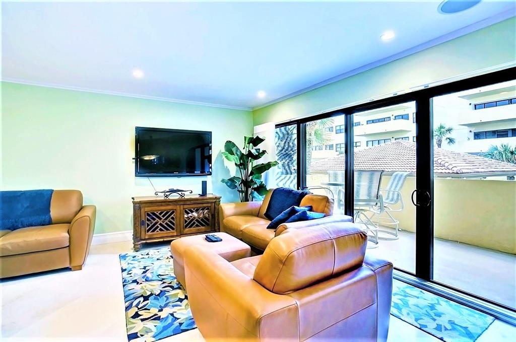 BEACH HOUSE CONDO - Residential