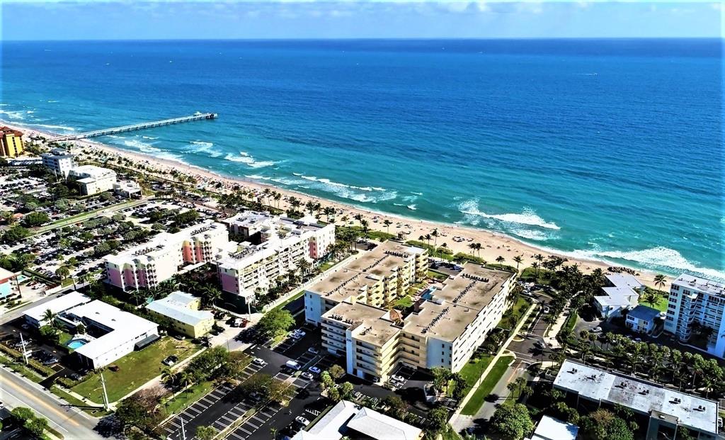 BEACH HOUSE CONDO - Residential