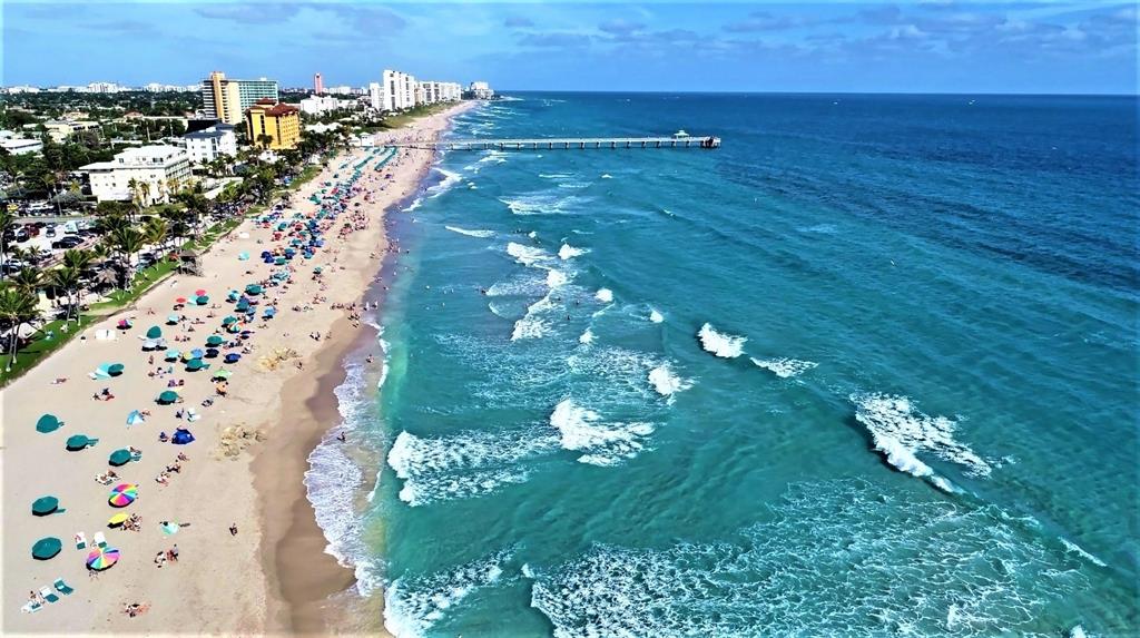 BEACH HOUSE CONDO - Residential