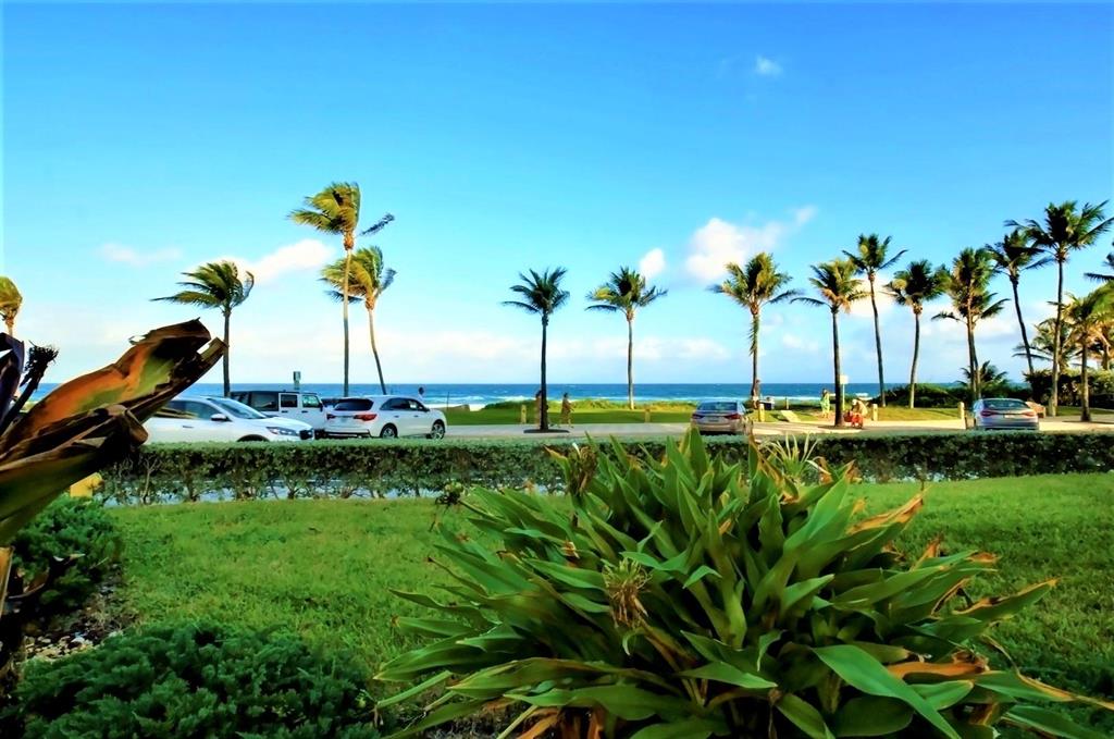 BEACH HOUSE CONDO - Residential