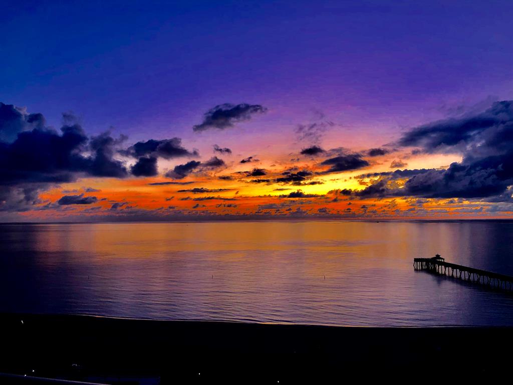 BEACH HOUSE CONDO - Residential