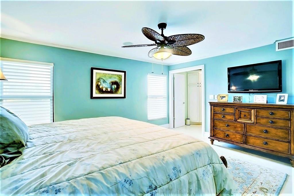 BEACH HOUSE CONDO - Residential