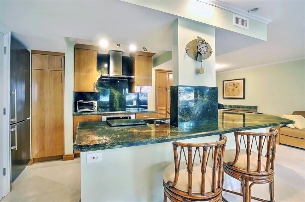 BEACH HOUSE CONDO - Residential