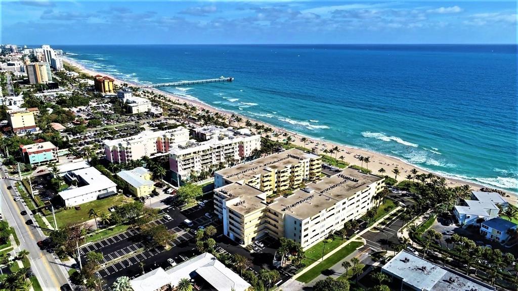 BEACH HOUSE CONDO - Residential