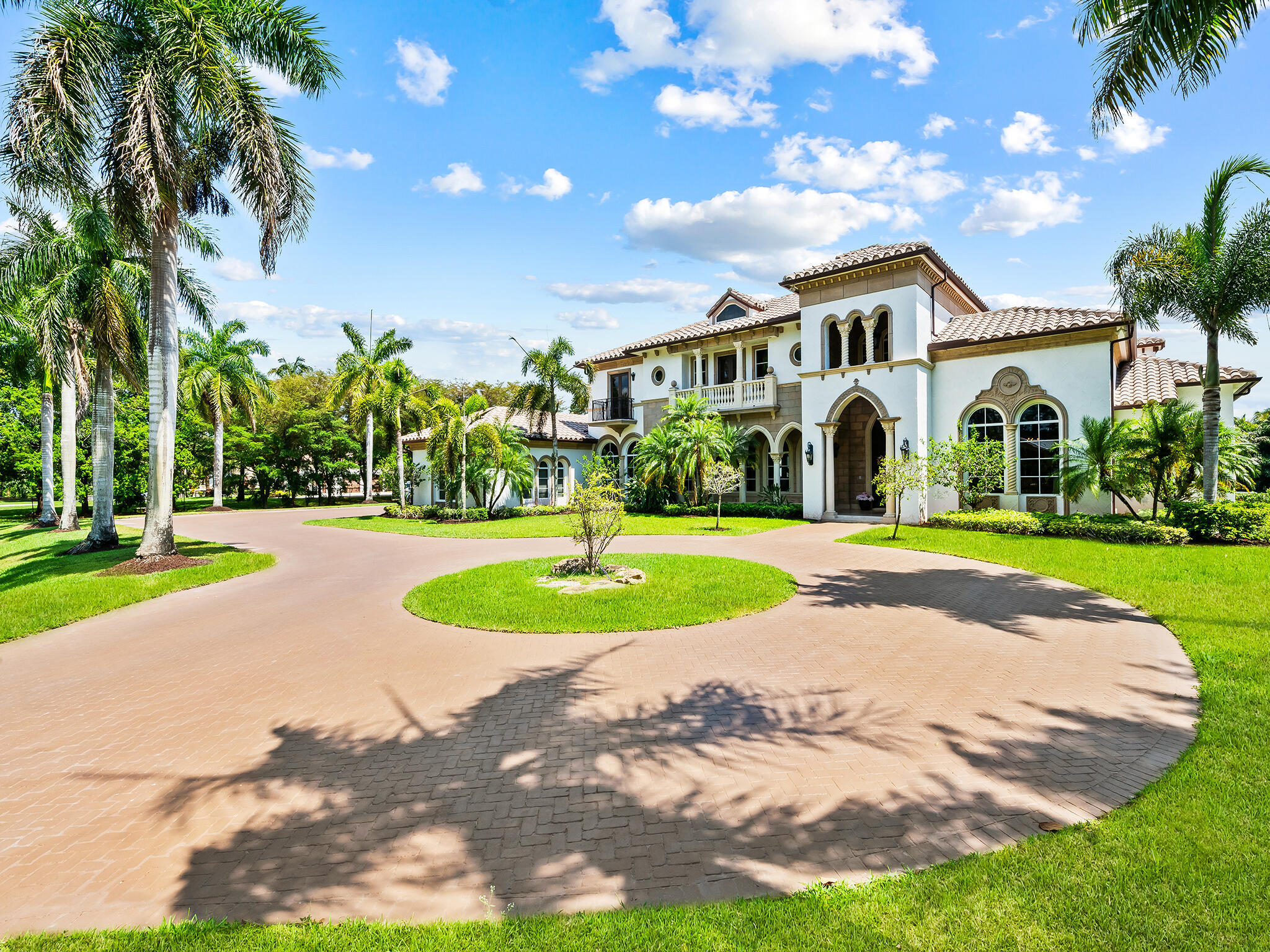 Located on one of the premier streets in Parklands highly sought-after – image 47