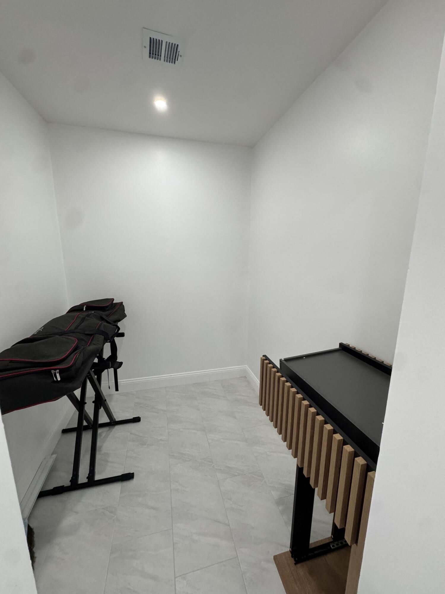 CRESTVIEW BOYNTON - Residential Lease