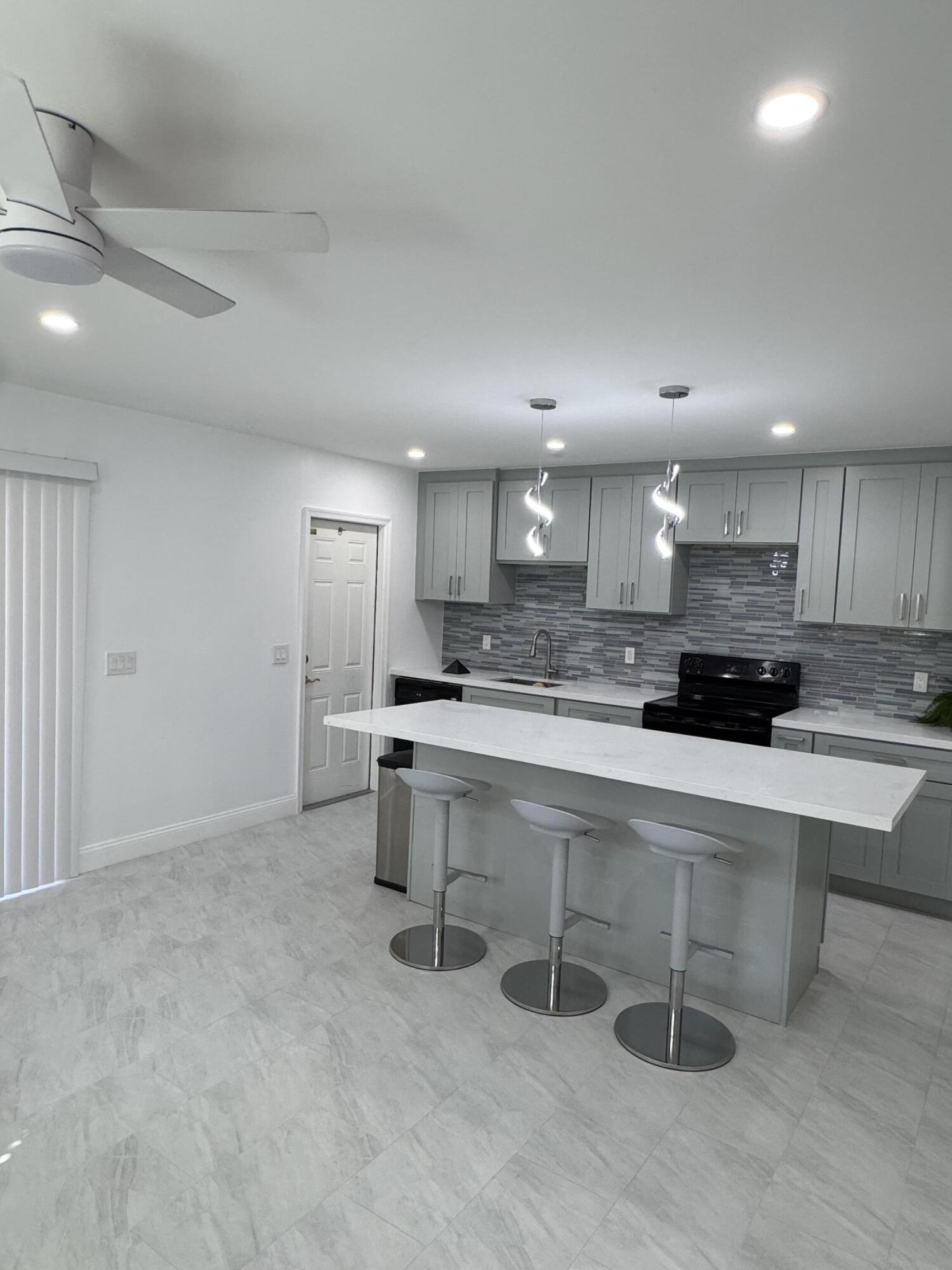 CRESTVIEW BOYNTON - Residential Lease