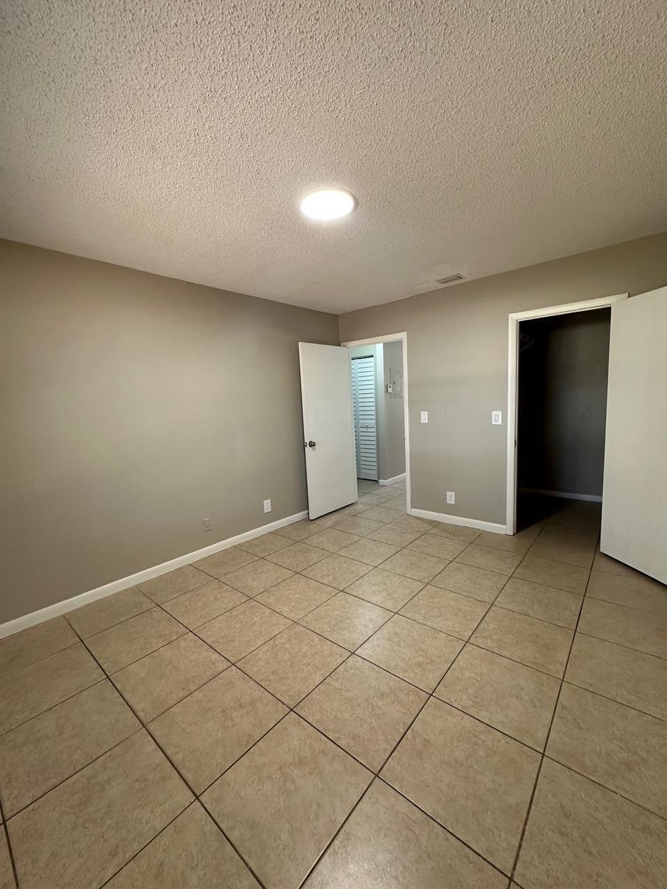 PALM BEACH FARMS CO 7 - Residential Lease