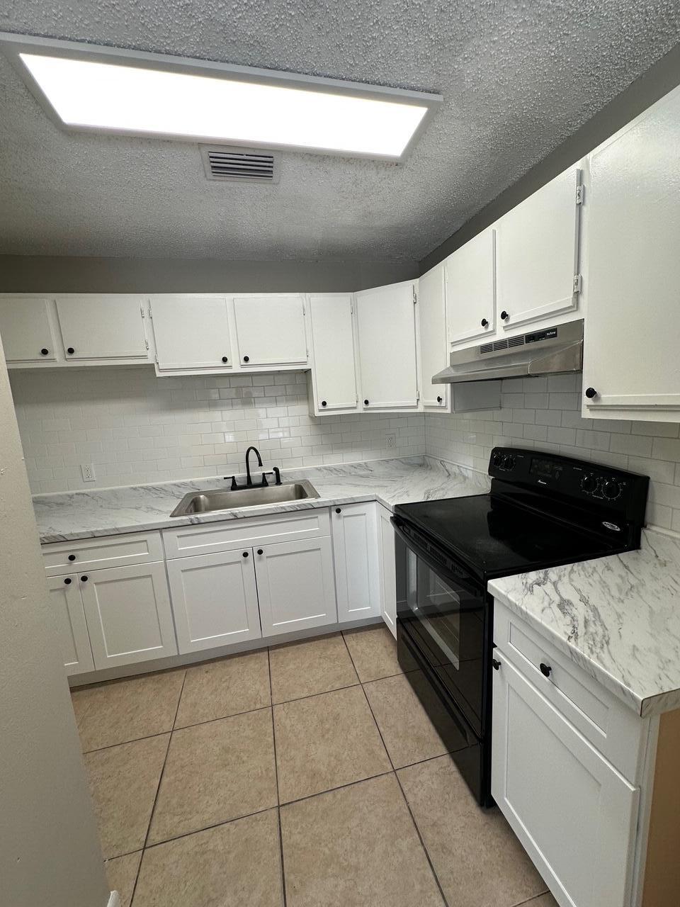 PALM BEACH FARMS CO 7 - Residential Lease