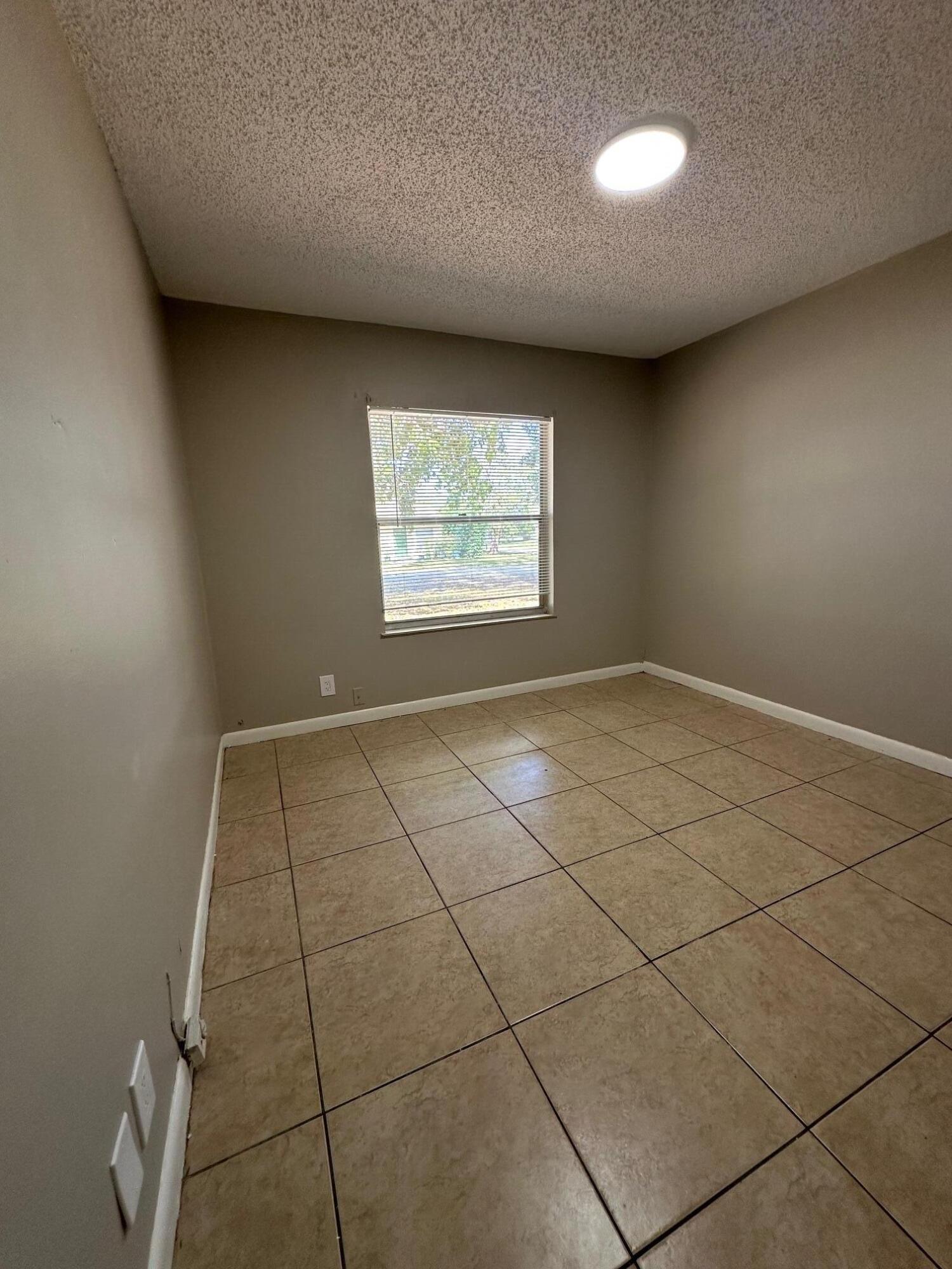 PALM BEACH FARMS CO 7 - Residential Lease