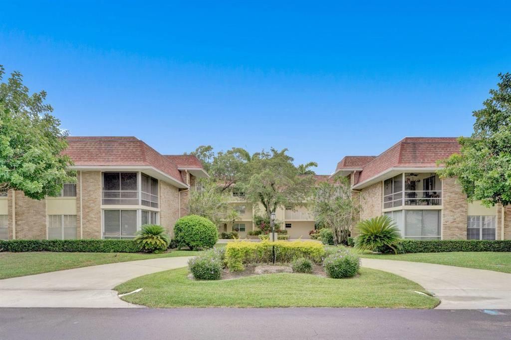 Photo of 5510 Tamberlane 242 Circle #242, Palm Beach Gardens, FL 33418 (MLS # R10715508)