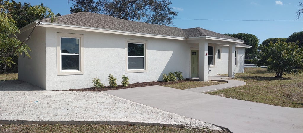 Photo of 2002 W 21st Court, Fort Pierce, FL 34946 (MLS # R10956679)
