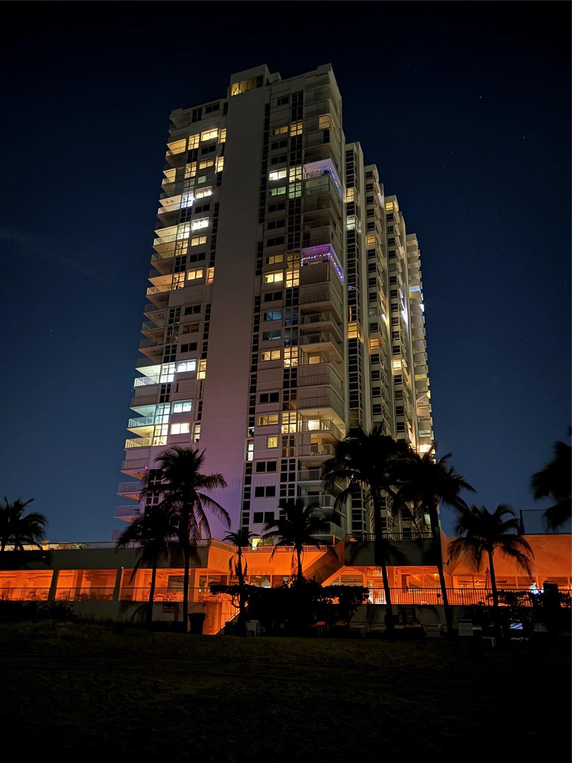ENDLESS VIEWs, prime location and amenities at the Renaissance II sleeps up to family of 4.
Luxury corner double balcony 10th floor unit adjacent to the new Ritz Carlton Residences offers amazing sunrise to sunset and moonrise views. Tastefully decorated in modern rustic beach decor. 1 mile to Pompano fishing pier, or visit Lauderdale By the Sea 3 miles south for shopping, restaurants or entertainment in either direction. Gym, recreation room, tennis/paddle ball court 24 hr security, library and other activities. Jet ski, kyak and paddle board rentals within walking distance.
Terms negotiable at $4000 x 5 mo, $5000 x 4 mo or $6000 x 3 mo minimum available Dec - June
See more detailed descriptions in photo comments.