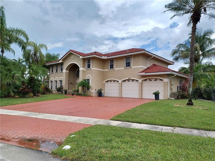 Once in a lifetime opportunity! A 1/2 acre lot sitting on a georgeous lake with serene, private water view. This large home features 3500 sq ft of living space. New roof 2018. Remodelled kitchen with granite countertops, stainless steel appliances, recessed lights and cabinets. All bathrooms remodeled, porcelen tiles, crown moldings. Pool and jacuzzi  with dome srceen enclosure. One bedroom and a bath room ground floor. Accordian hurricane shutters all around. Brick pavers patio with lots of space to entertain. Have your big family over. Also your inlaws can live  with you in a separate space with full privace and entrence front and back. Fruit trees. Another level of Florida living!HURRY ! IT WILL GO VERY FAST! More pictures coming soon!