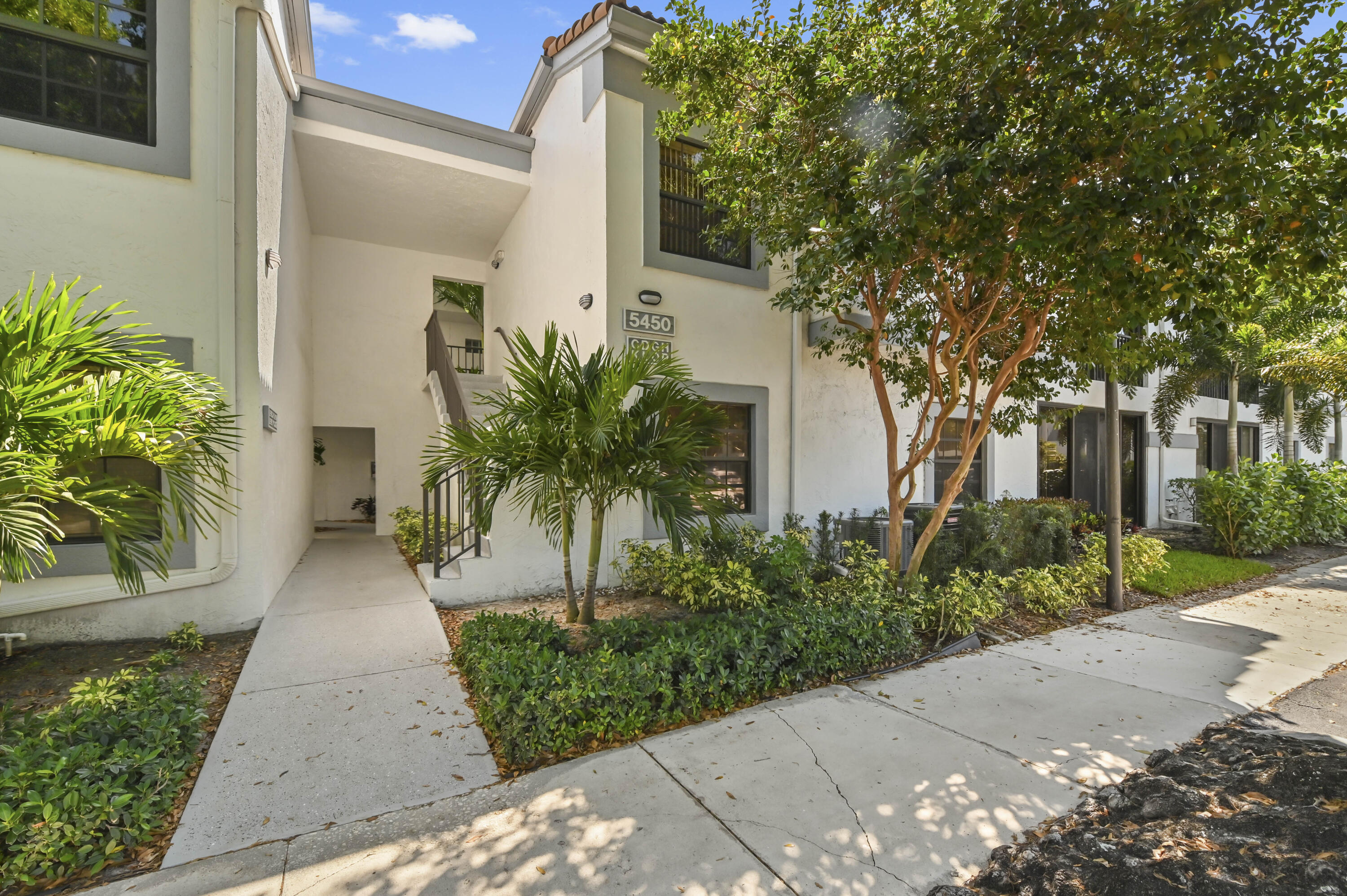 ALEXANDRA VILLAGE - Residential