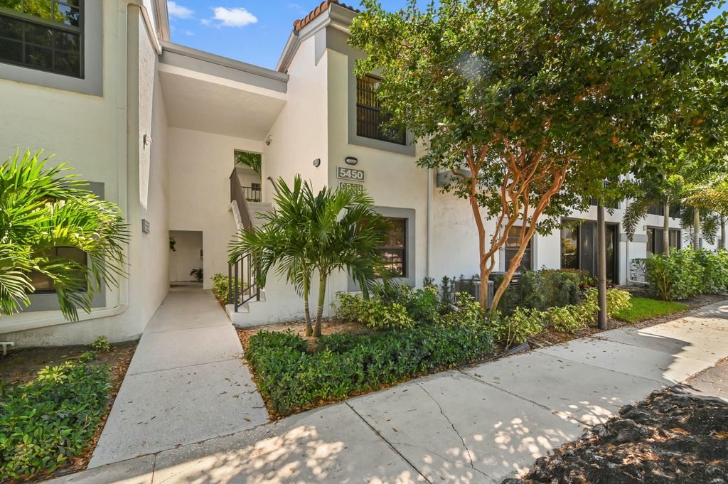 Photo of 5450 Verona Drive #O, Boynton Beach, FL 33437 (MLS # B26009253)