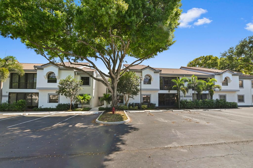 Photo of 5450 Verona Drive #O, Boynton Beach, FL 33437 (MLS # B26009253)