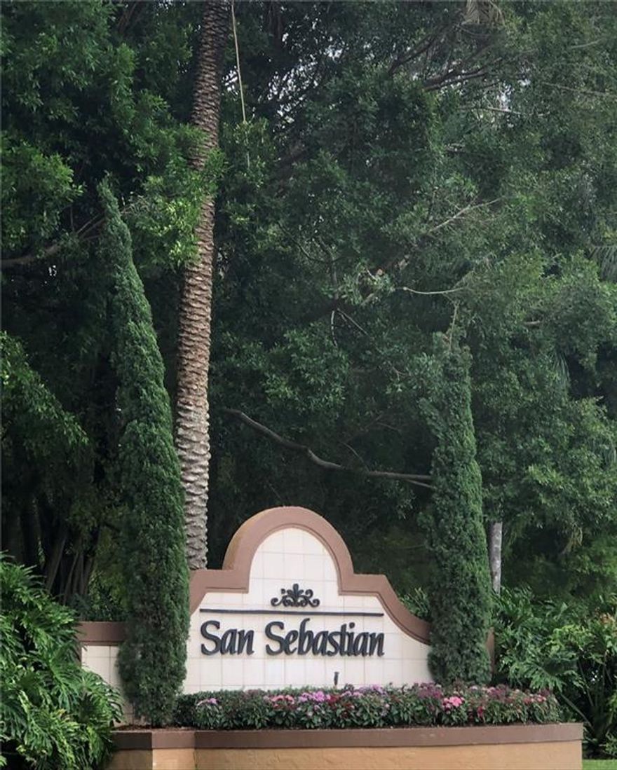 Beatiful townhouse for rent in San Sebastian, 3 bedroom, 2 1/2 bath, 1 car garage. Recently painted, all new lights and fans, new light switches, new washer and dryer and 6 months old A/C. first floor tile and laminated floors upstairs. Great neighborhood in excellent school district.