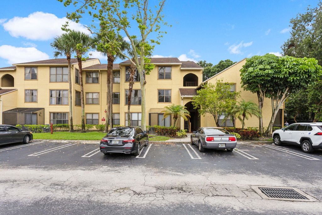 Photo of 2301 N Congress Avenue #25, Boynton Beach, FL 33426 (MLS # B26031305)