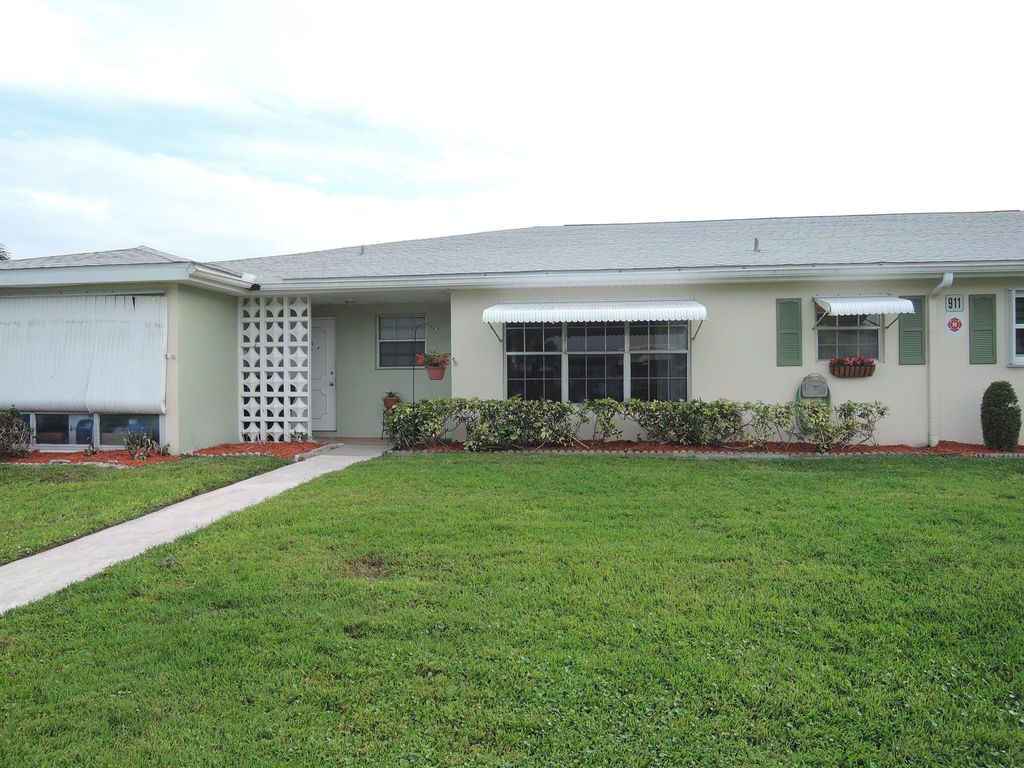 Photo of 911 Savannas Point Drive #B (E), Fort Pierce, FL 34982 (MLS # R10953640)