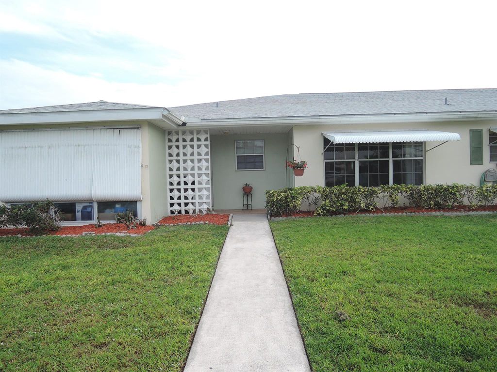 Photo of 911 Savannas Point Drive #B (E), Fort Pierce, FL 34982 (MLS # R10953640)