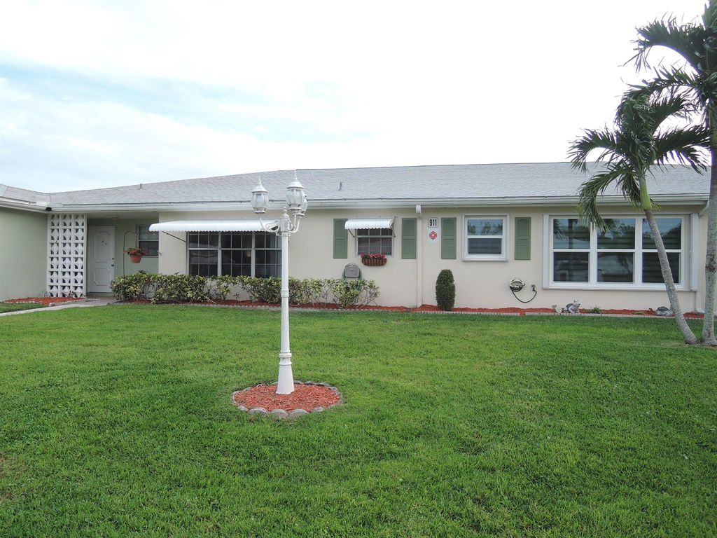 Photo of 911 Savannas Point Drive #B (E), Fort Pierce, FL 34982 (MLS # R10953640)