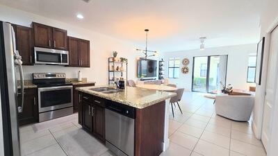 1086 NW 33 Manor