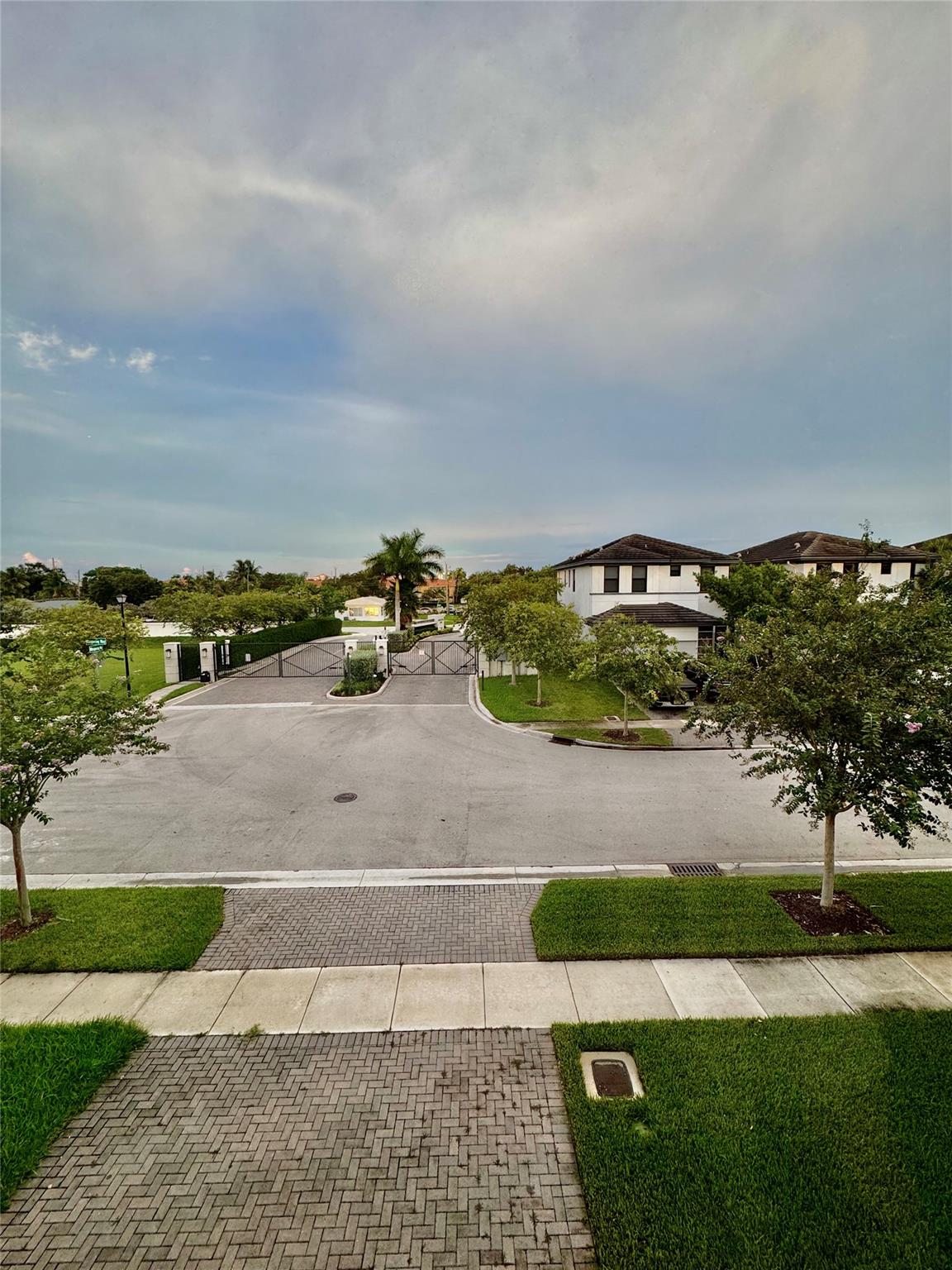 Whispering Oaks 183-173 B - Residential Lease