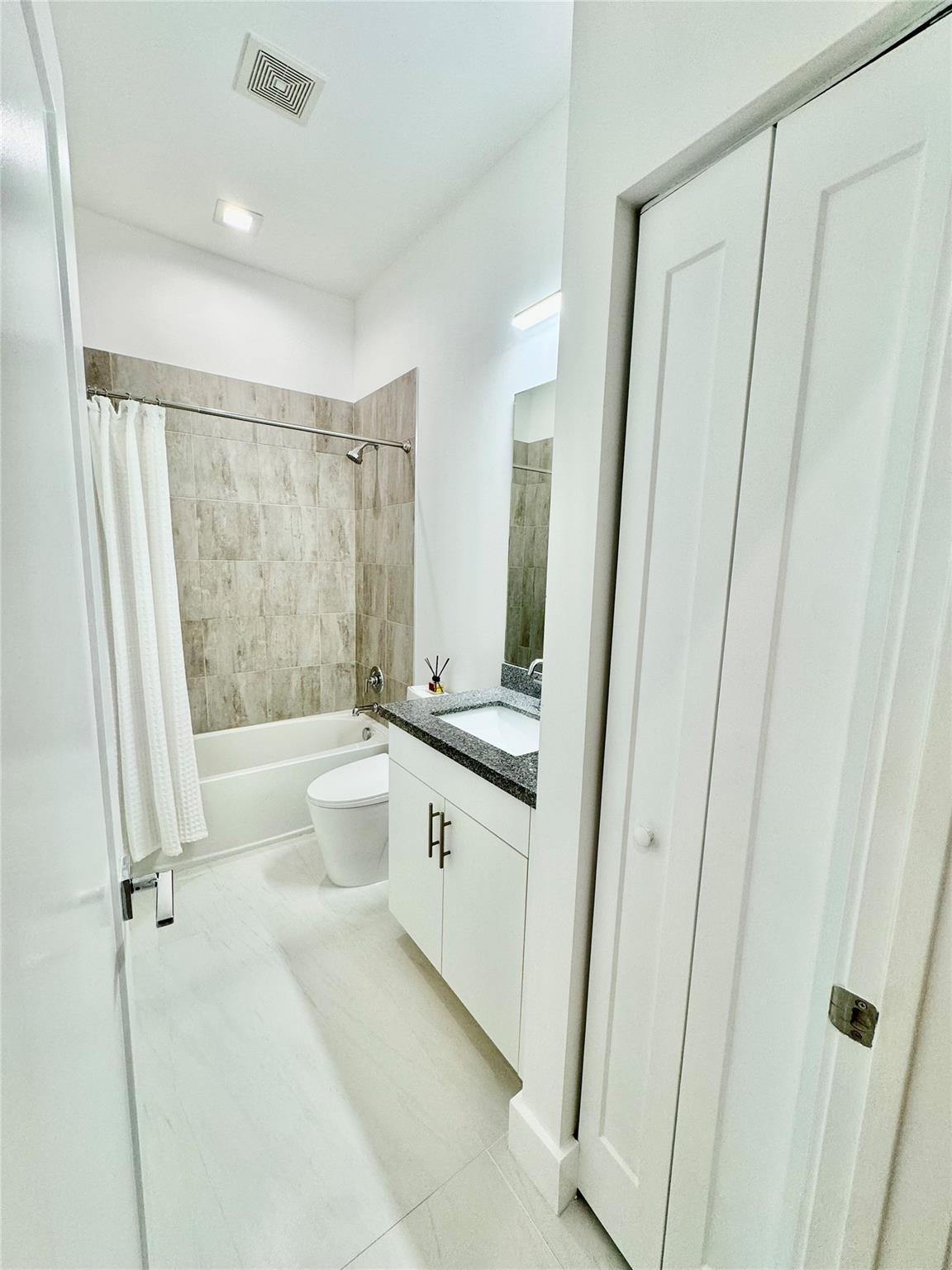 Whispering Oaks 183-173 B - Residential Lease