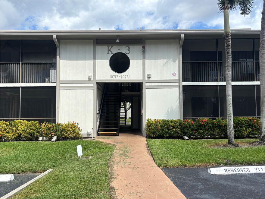 Stunning 2BR/2BA condo in the sought-after 55+ Clairmont at Kings Point community in Tamarac! Bright & spacious with a private screened balcony, in-unit laundry, and large walk-in closet. 
Clairmont has 24/7 manned guard gate. Water, Cable, WIFI, Pest, Clubhouse, Amenities and more included in maintenance. Enjoy resort-style living with indoor/outdoor pools, gym, theater, tennis, clubhouse & free shuttle service. Prime location near shopping, dining & more. Live the lifestyle you deserve! HOA requires min. credit/income.