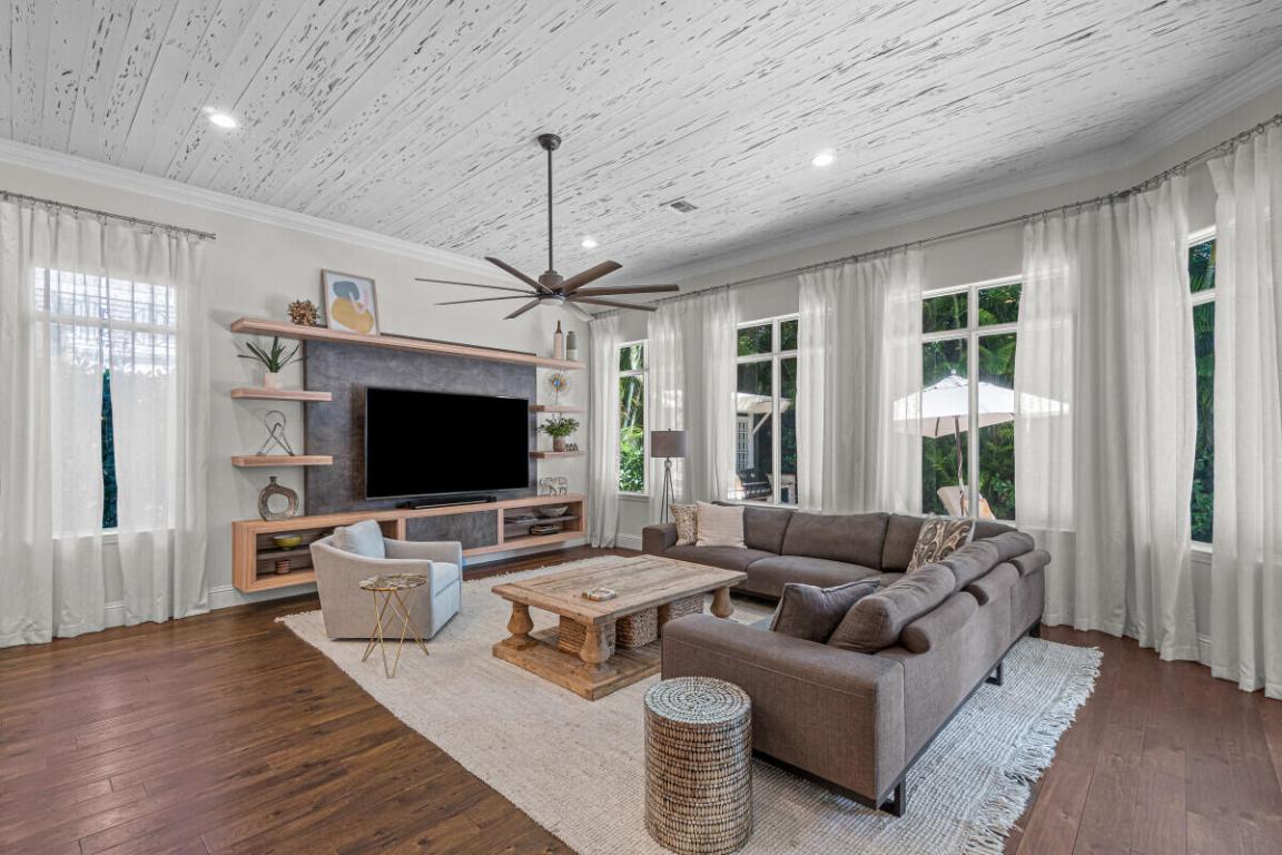 ROYAL PALM YACHT & COUNTRY CLUB - Residential Lease