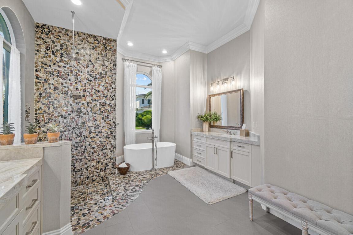 ROYAL PALM YACHT & COUNTRY CLUB - Residential Lease