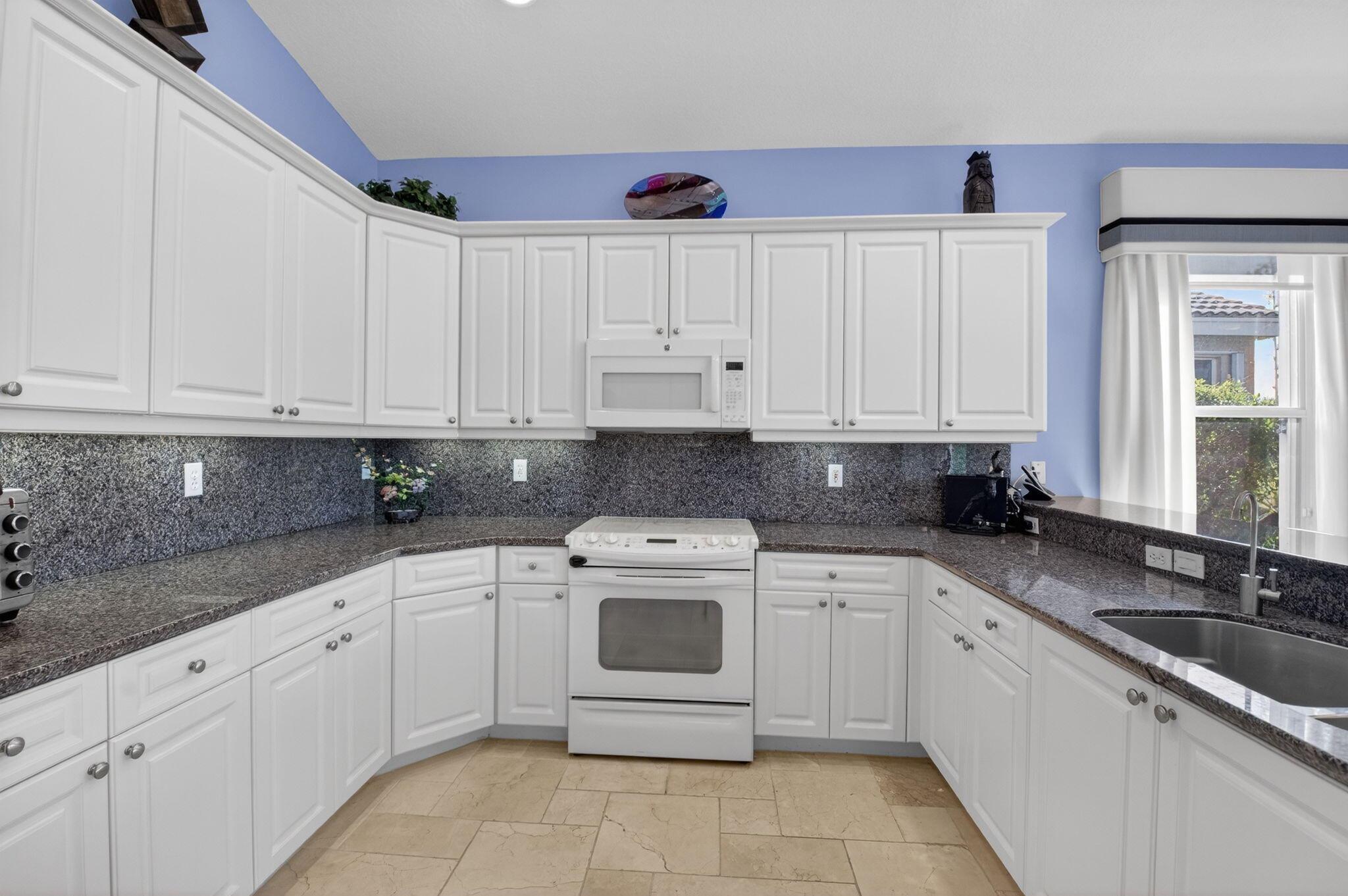 VALENCIA FALLS - Residential