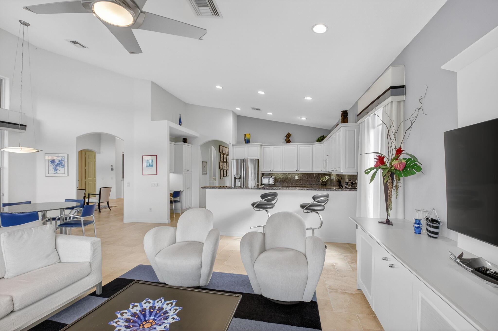 VALENCIA FALLS - Residential